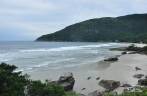 Chegando à praia do Matadeiro, na costa sul de Florianópolis, em Santa Catarina